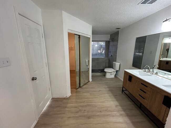 Photo - Experience the best of city living!