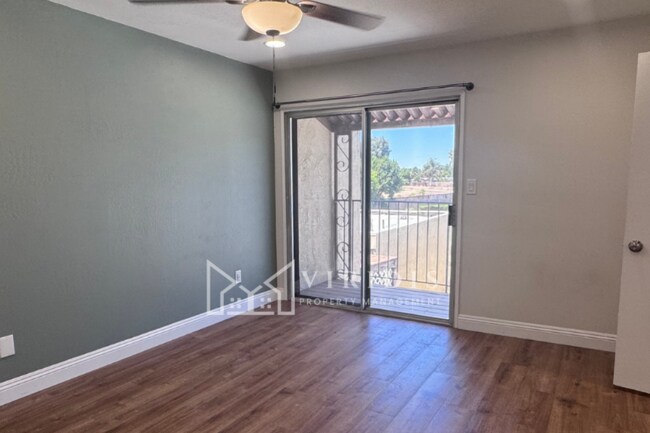 Photo - 930 Olive Dr