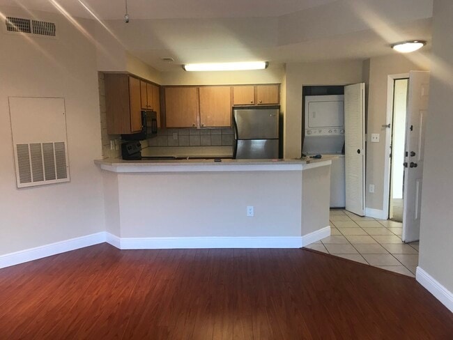 Building Photo - 2445 SW 18th Ter Unit 917