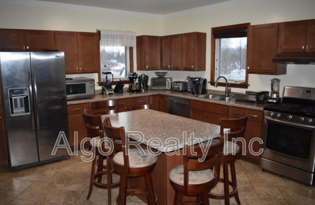 Photo - 2337 N James Ave