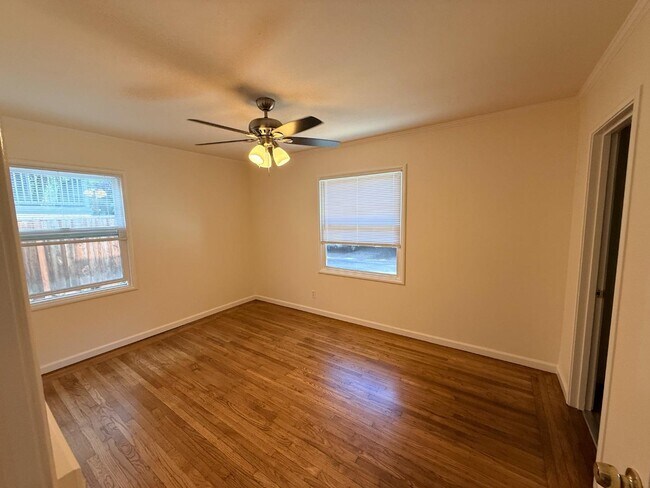 Photo - 816 Cowper St