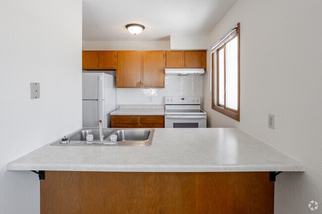 2BR, 1BA - 680SF - Cocina - Willow Apartments
