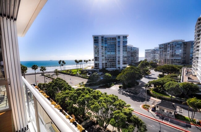 Building Photo - 1810 Avenida del Mundo Unit 505 Rental