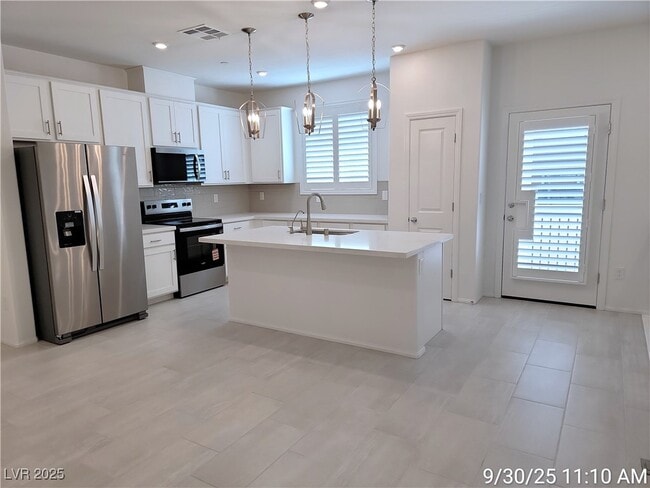 Building Photo - 8671 Luxuriant Ave