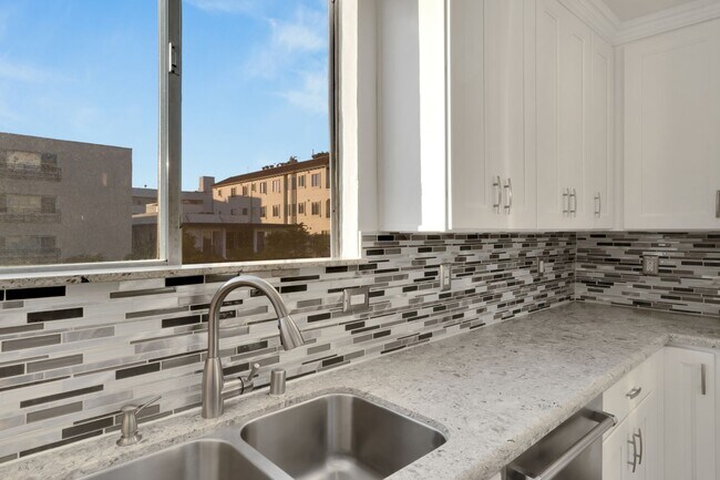 Photo - Palm Beverly Apartments