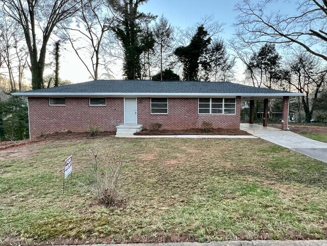 Building Photo - 1101 Enota Cir NE