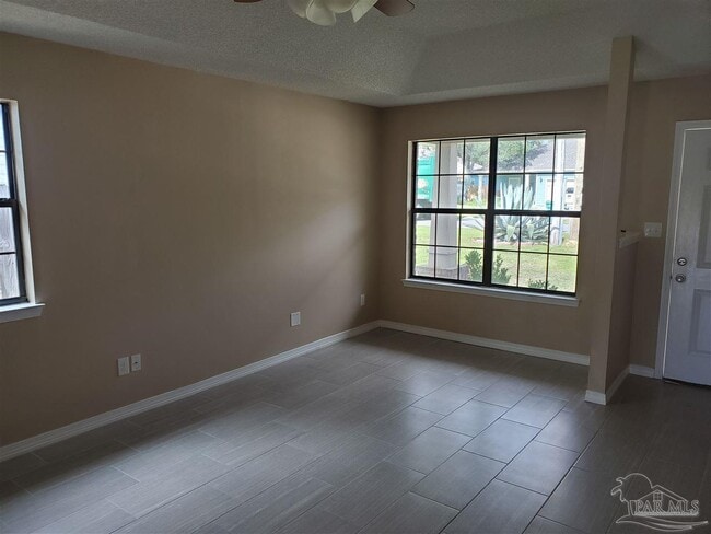 Photo - 1921 Luneta St