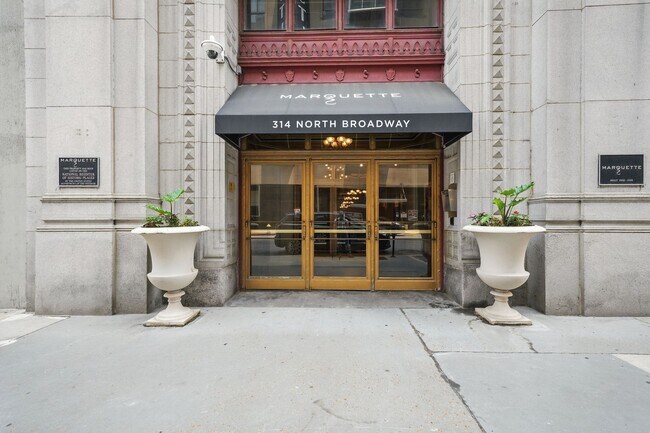 Photo - Upgraded Downtown Condo