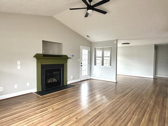 Photo - 5656 Seafield Ln