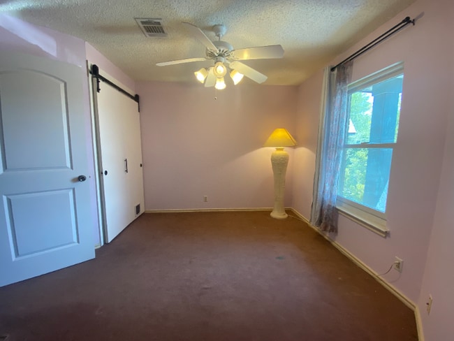 Building Photo - 7742 Claridge Rental