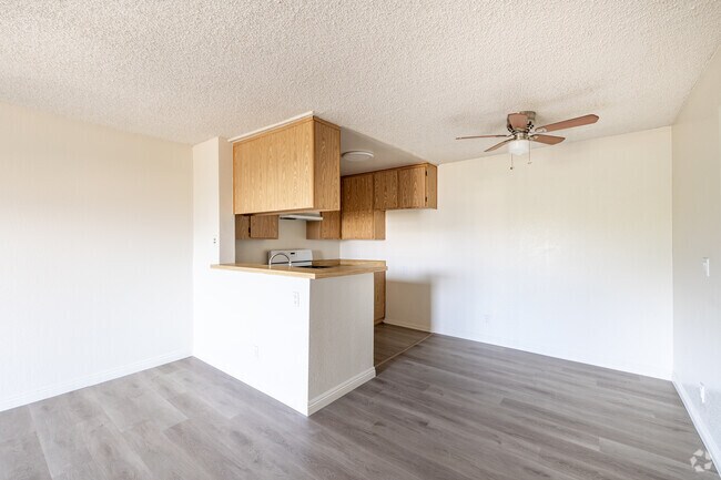 1BR, 1BA - 617SF - Dining Room