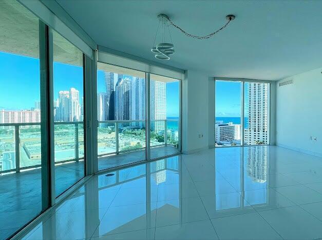 Building Photo - 200 Sunny Isles Blvd Unit 2-1701 Rental