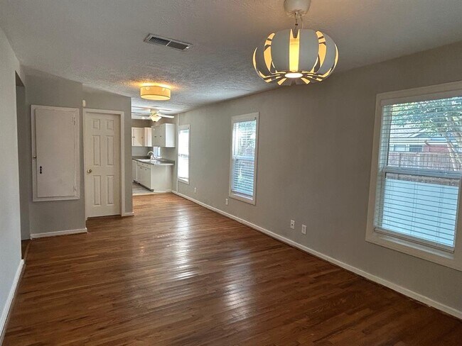 Photo - 720 Woodland St