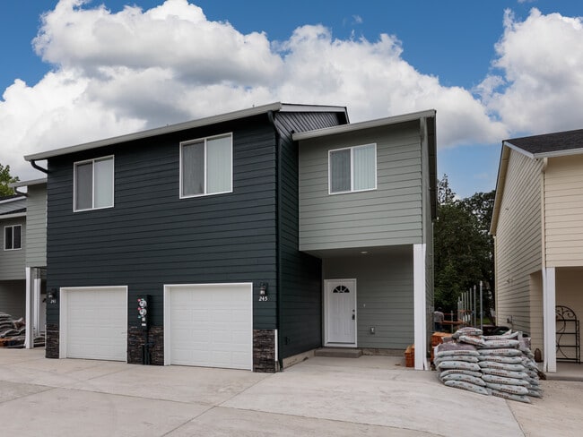 Building Photo - 245 N 15th St