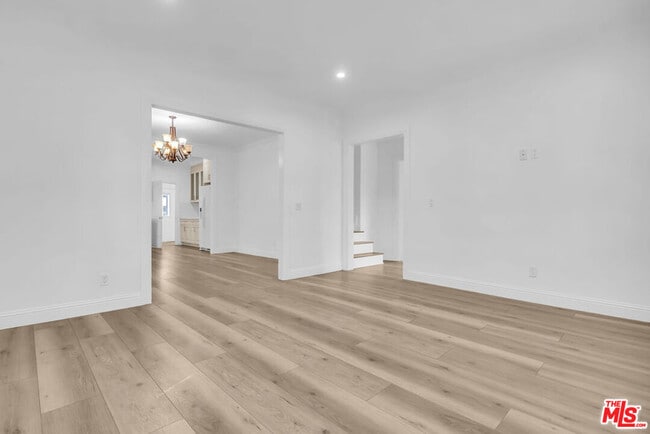 Photo - 261 W 43rd Pl