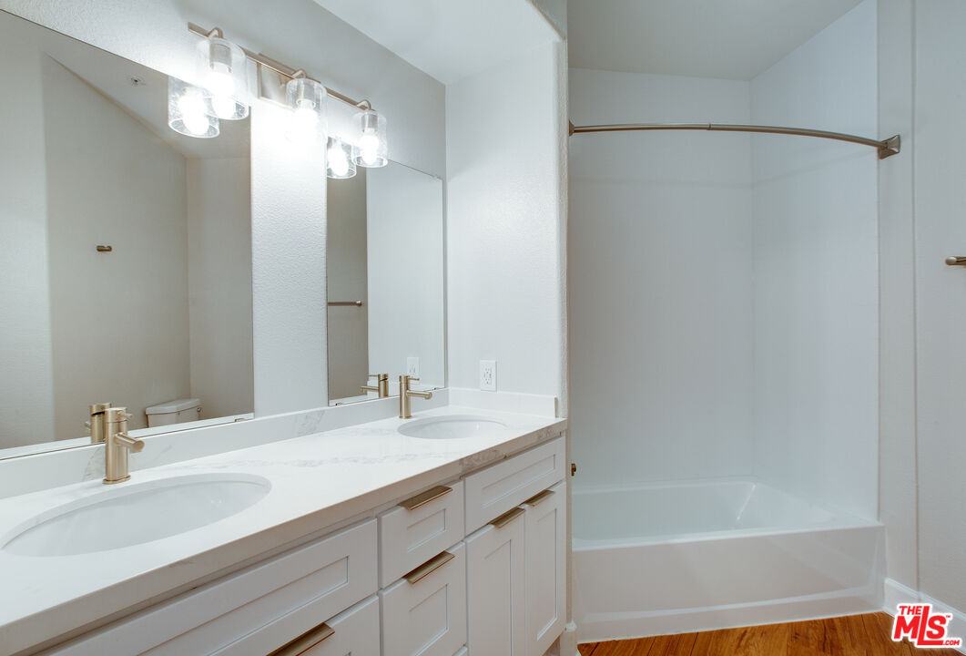 Photo - 5557 W 6th St Unidad 1-216