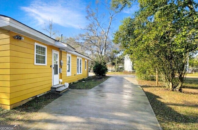 Photo - 305 Chestnut St