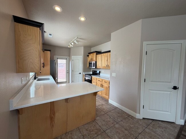 Photo - SPACIOUS TOWNHOME FOR RENT!