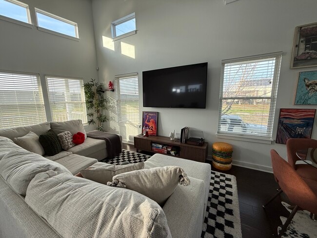 Building Photo - 1741 Jourdan Ave Rental