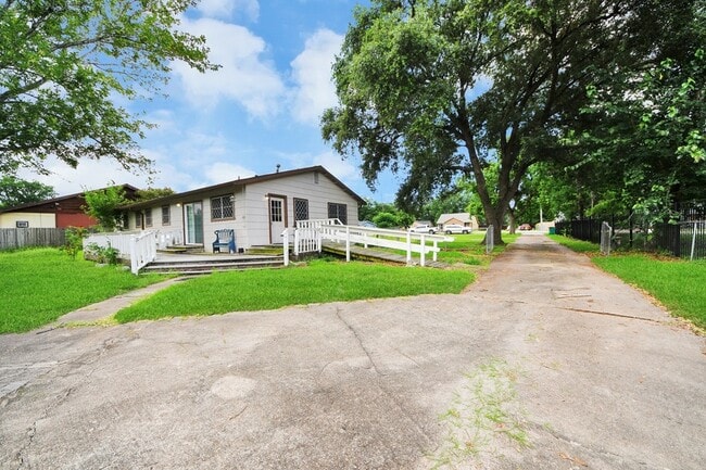 Photo - 535 Pampa St