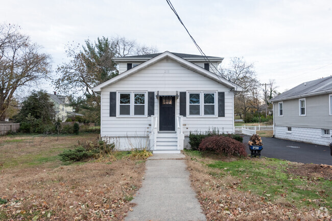 Building Photo - 32 Franklin Avenue Rental