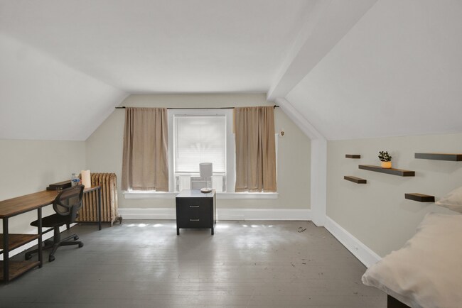 Photo - 12 Bedroom Northwestern House Unit House