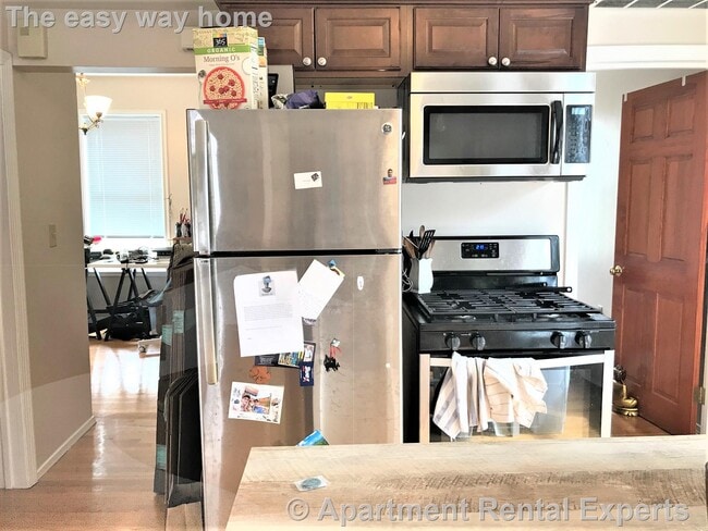 Photo - 277 Putnam Ave Unidad #3