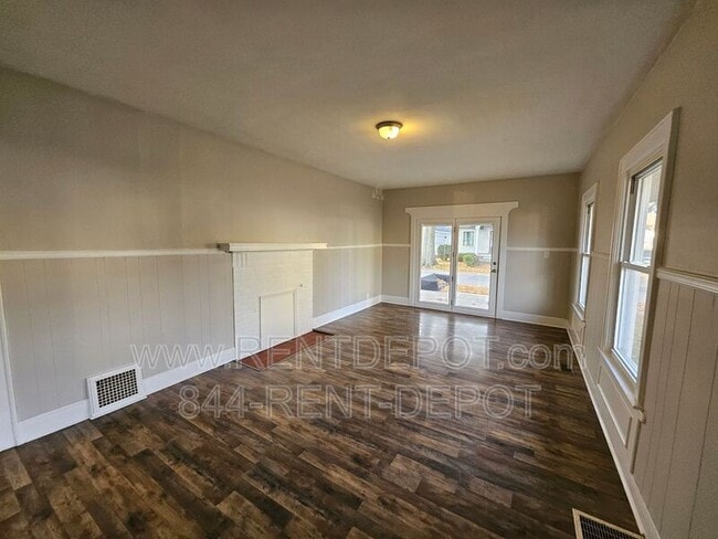 Photo - 703 Ravenswood Dr