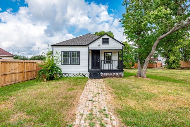 Building Photo - 727 Park Dr