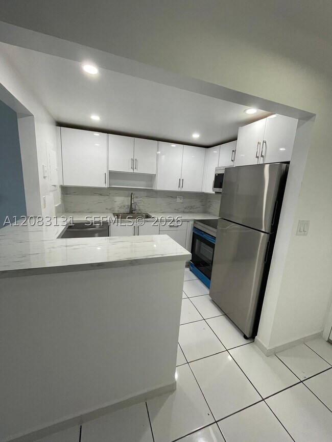 1465 NE 123rd St Unit 412