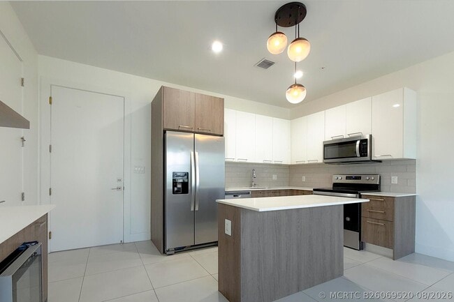Photo - 405 NE 35th Ct