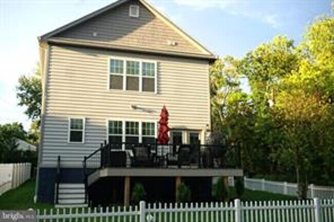 208 Bryan Ave