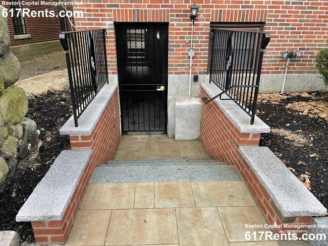 Photo - 1982 Commonwealth Ave