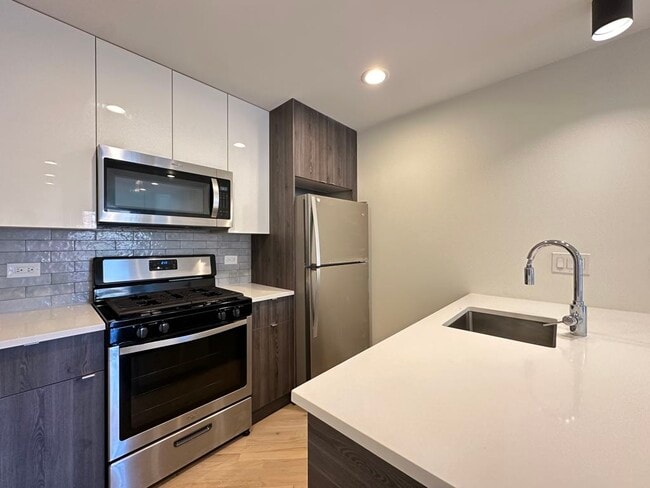 853 W Grace St Unit 202J