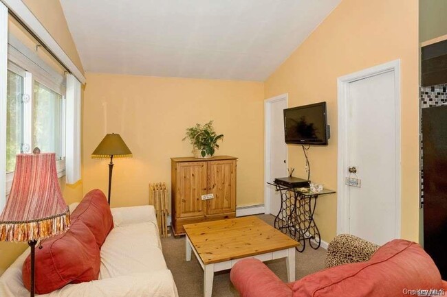 Photo - 843 Outlook Ave