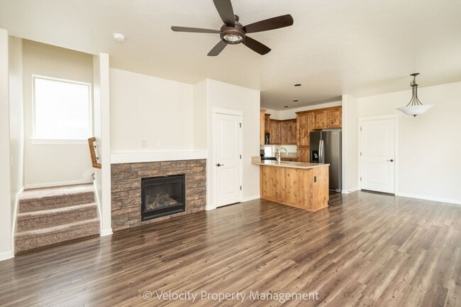 Lovely 3 bedroom, 2.5 bathroom home plus a... - Lovely 3 bedroom, 2.5 bathroom home plus a...