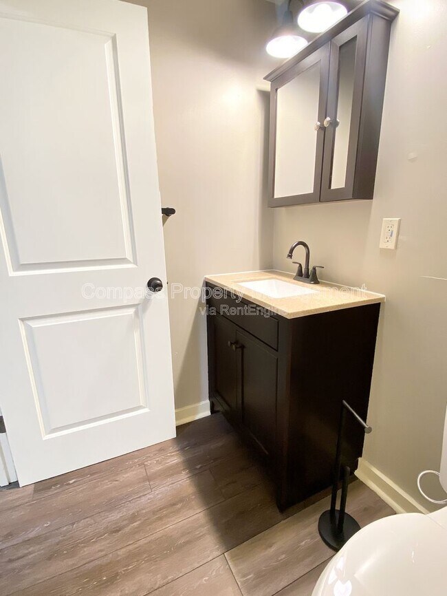 Photo - 921 Fulton St E Unit E 5