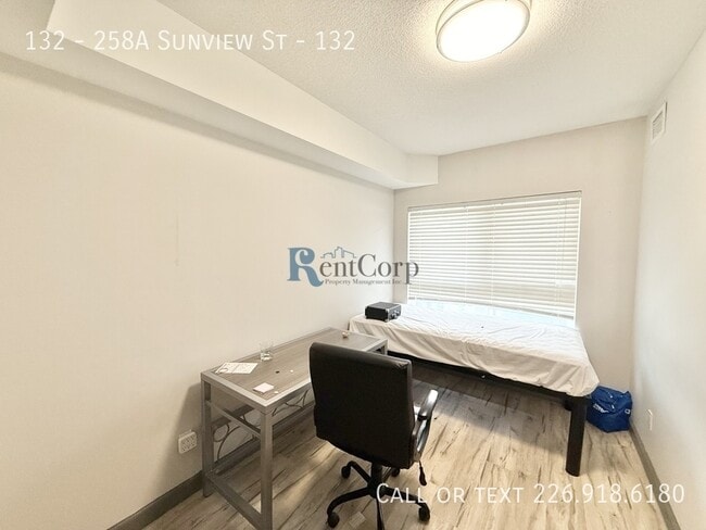Photo - 258A-258A Sunview St