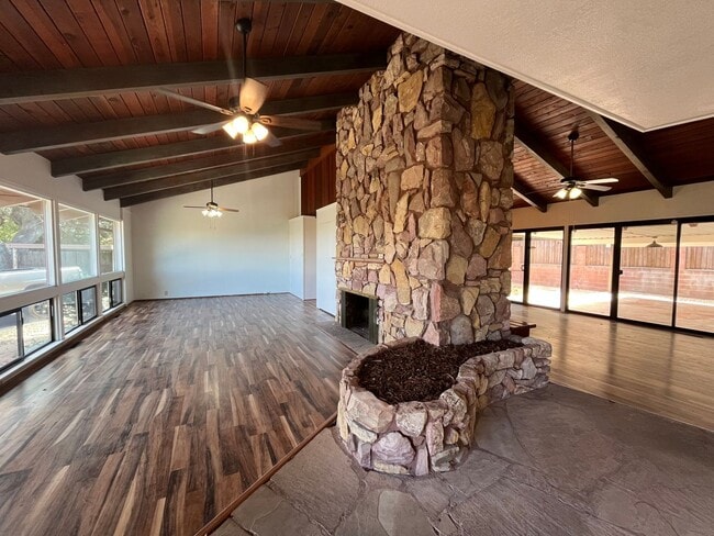 420 Fairview Ln