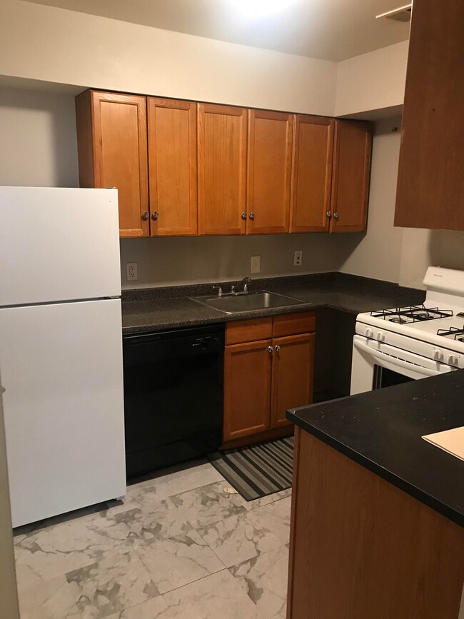 Photo - 2013 Walnut St Unit #4