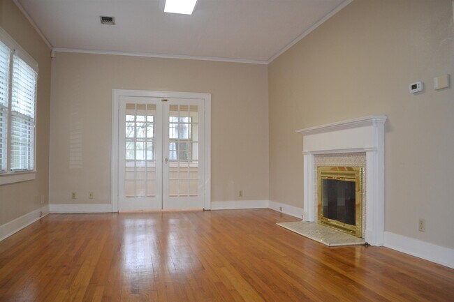 Photo - 511 Beverly St House