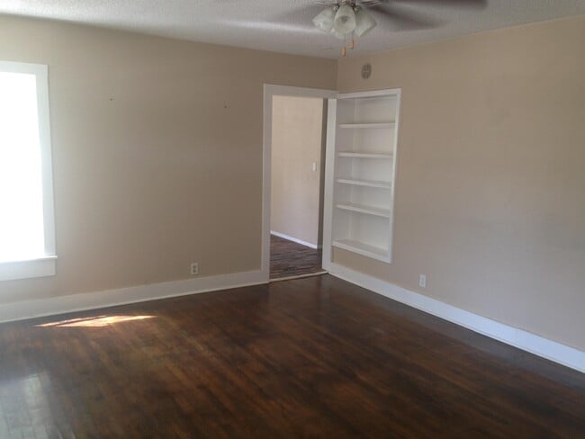 Photo - 1104 N LBJ Dr