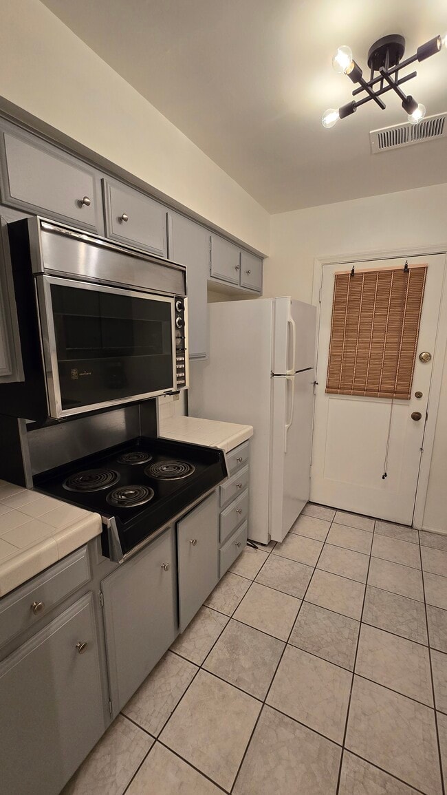 Photo - 2820 E 6th St Unit 217