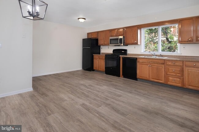 Photo - 72 Clearview Ave