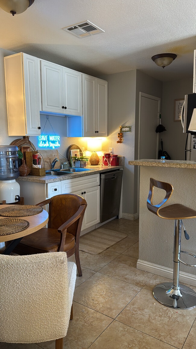 Photo - 5111 S Lindell Rd Unit 201