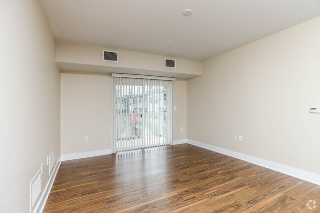 2BR, 2BA - 1,026 SF - The Oxford