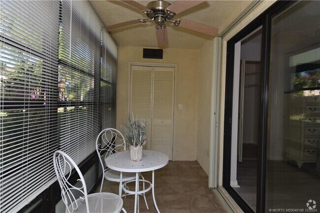 Building Photo - 301 SW South River Dr Unit 105 Rental