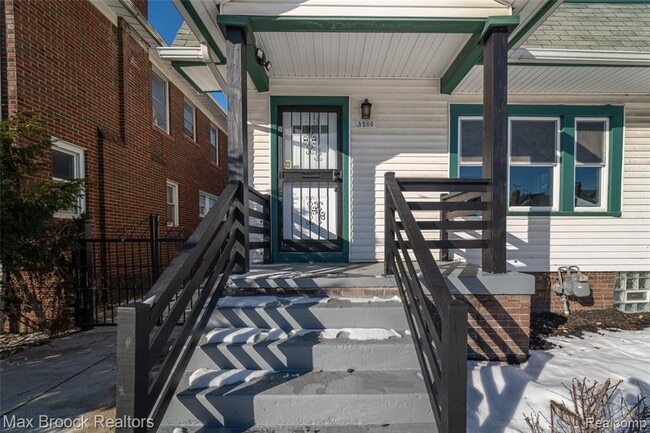 Photo - 3266 Collingwood St