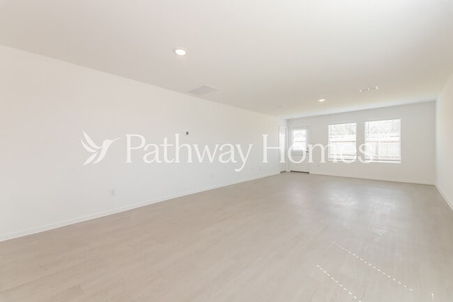 Photo - 3000 Burmese St