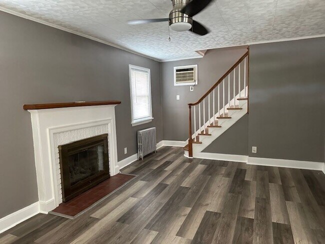 Photo - 3924 Derry St